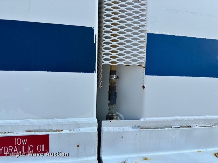 image for item EG1627 2003 Ford F750 Super Duty fuel / lube truck