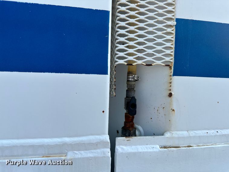 image for item EG1627 2003 Ford F750 Super Duty fuel / lube truck