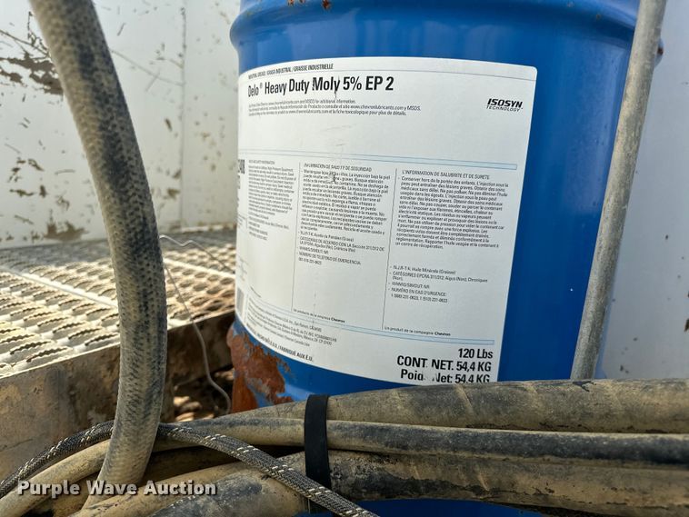 image for item EG1627 2003 Ford F750 Super Duty fuel / lube truck