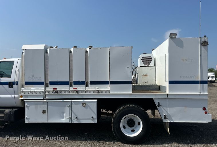 image for item EG1627 2003 Ford F750 Super Duty fuel / lube truck