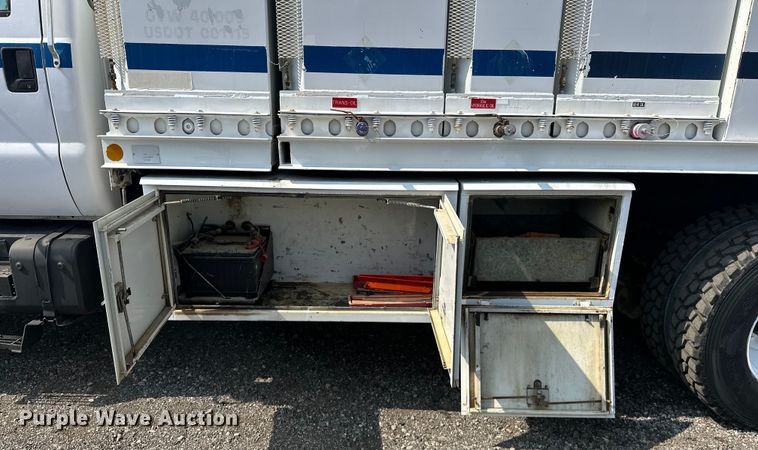 image for item EG1627 2003 Ford F750 Super Duty fuel / lube truck