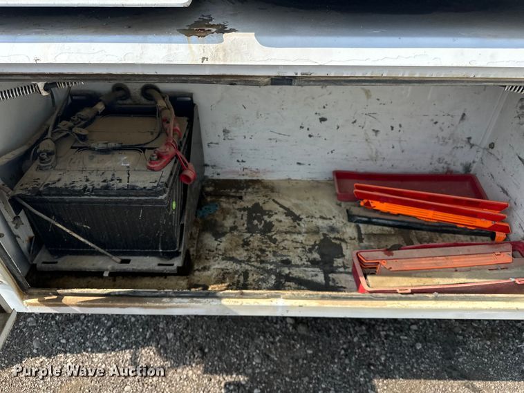 image for item EG1627 2003 Ford F750 Super Duty fuel / lube truck