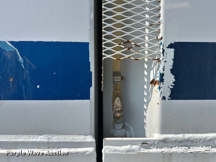 image for item EG1627 2003 Ford F750 Super Duty fuel / lube truck