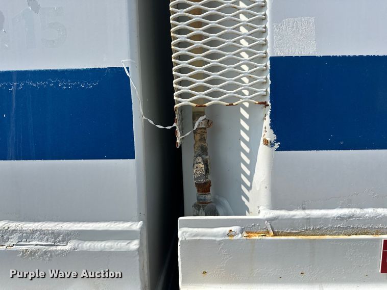 image for item EG1627 2003 Ford F750 Super Duty fuel / lube truck