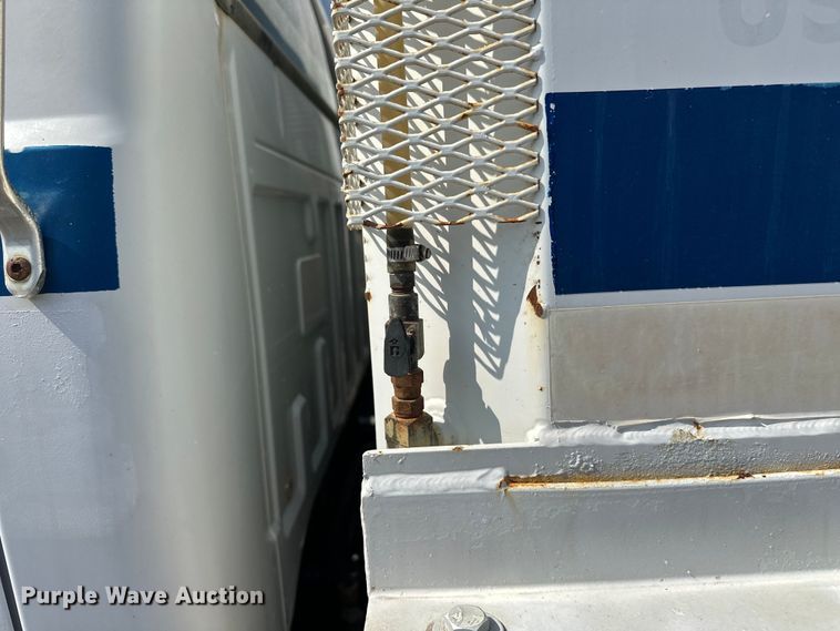 image for item EG1627 2003 Ford F750 Super Duty fuel / lube truck