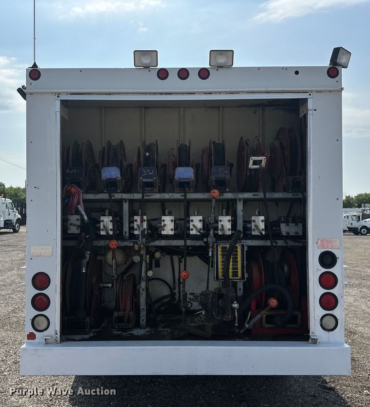 image for item EG1627 2003 Ford F750 Super Duty fuel / lube truck