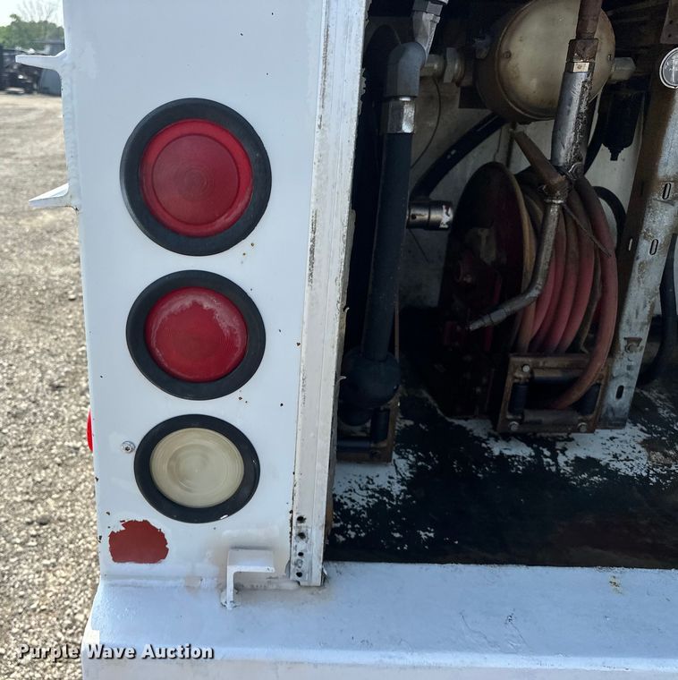 image for item EG1627 2003 Ford F750 Super Duty fuel / lube truck