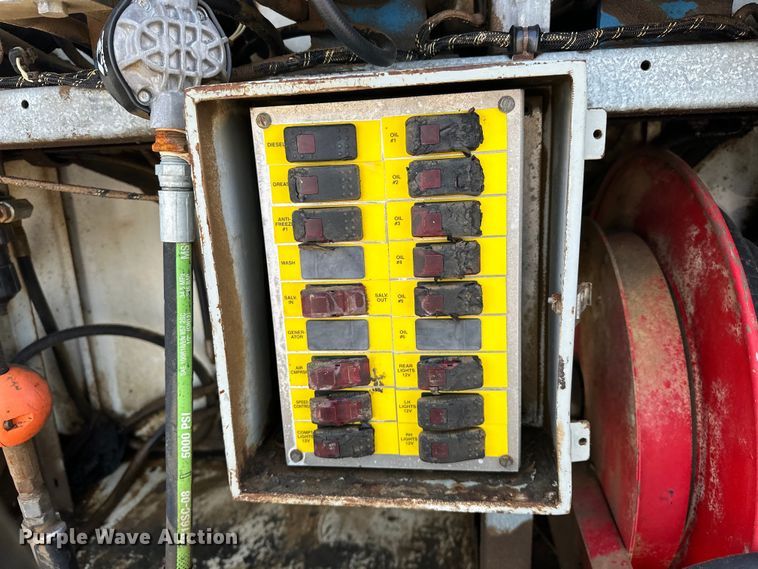 image for item EG1627 2003 Ford F750 Super Duty fuel / lube truck