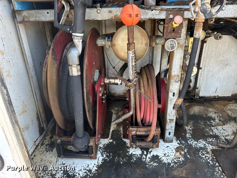 image for item EG1627 2003 Ford F750 Super Duty fuel / lube truck