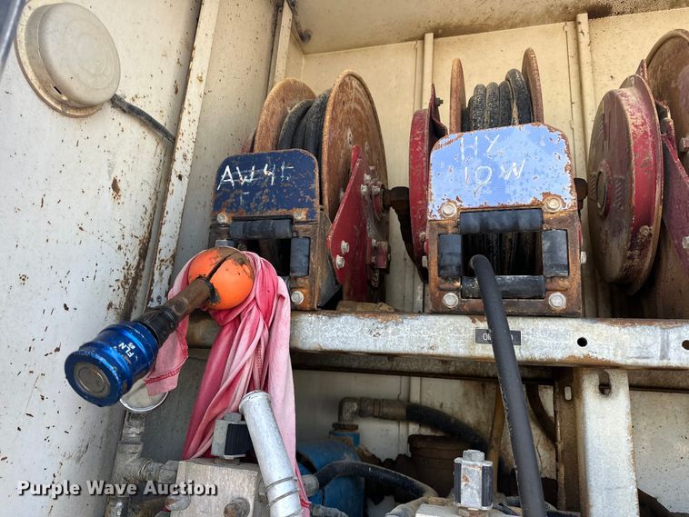 image for item EG1627 2003 Ford F750 Super Duty fuel / lube truck