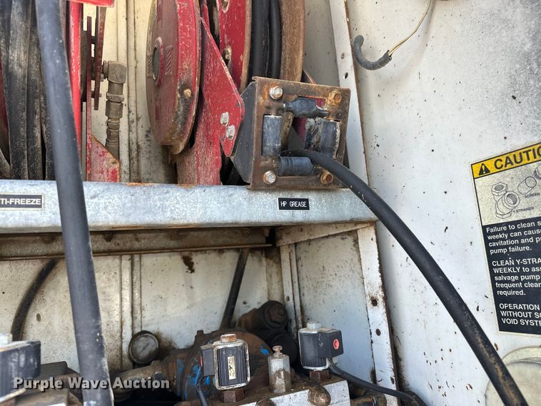 image for item EG1627 2003 Ford F750 Super Duty fuel / lube truck