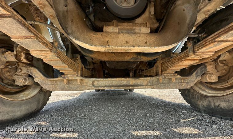 image for item EG1627 2003 Ford F750 Super Duty fuel / lube truck