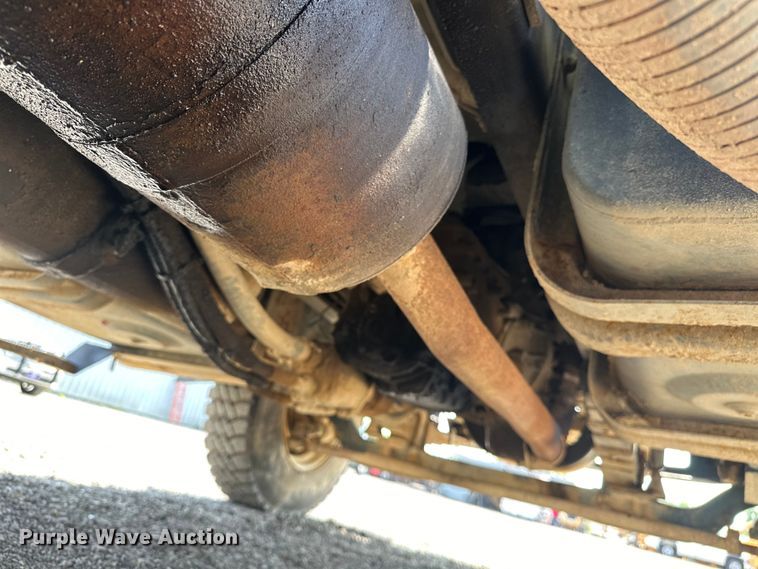 image for item EG1627 2003 Ford F750 Super Duty fuel / lube truck