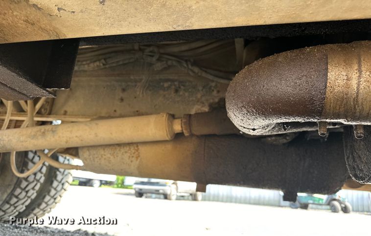 image for item EG1627 2003 Ford F750 Super Duty fuel / lube truck