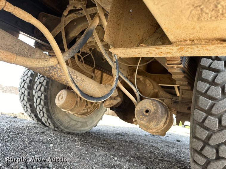 image for item EG1627 2003 Ford F750 Super Duty fuel / lube truck