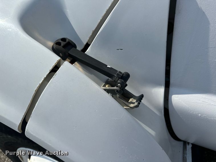 image for item EG1627 2003 Ford F750 Super Duty fuel / lube truck