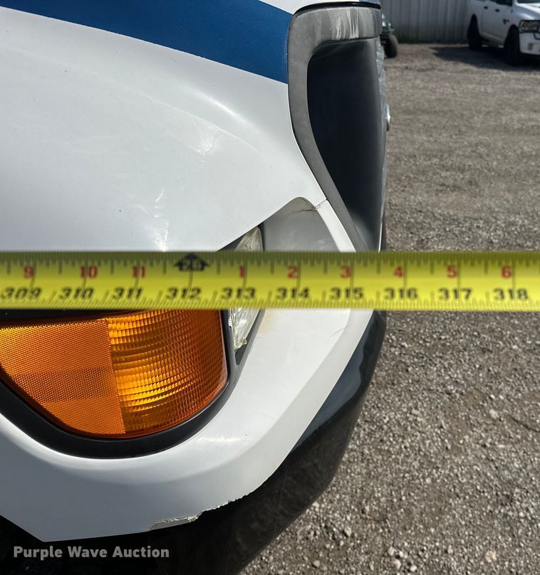 image for item EG1627 2003 Ford F750 Super Duty fuel / lube truck