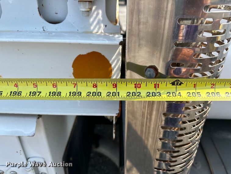 image for item EG1627 2003 Ford F750 Super Duty fuel / lube truck