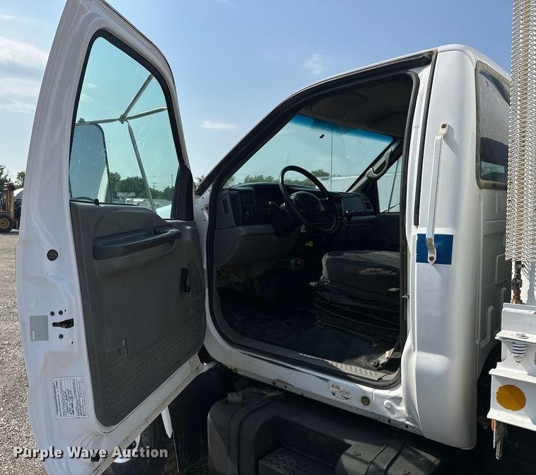 image for item EG1627 2003 Ford F750 Super Duty fuel / lube truck