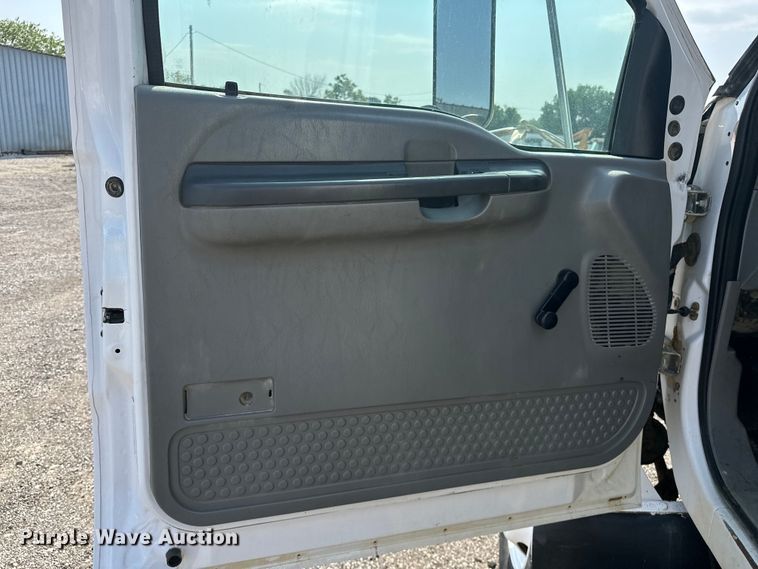 image for item EG1627 2003 Ford F750 Super Duty fuel / lube truck