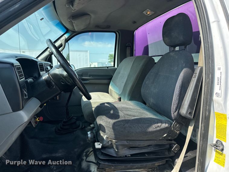 image for item EG1627 2003 Ford F750 Super Duty fuel / lube truck