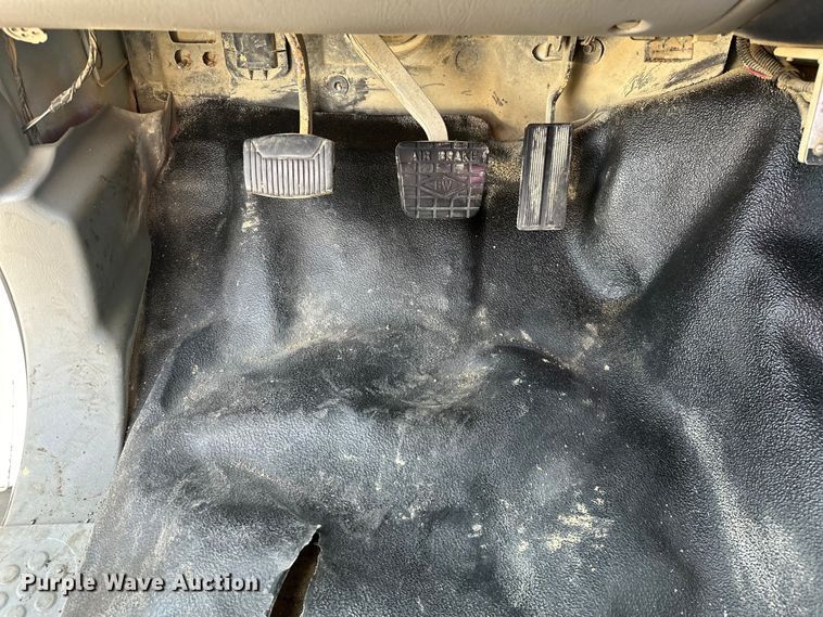 image for item EG1627 2003 Ford F750 Super Duty fuel / lube truck