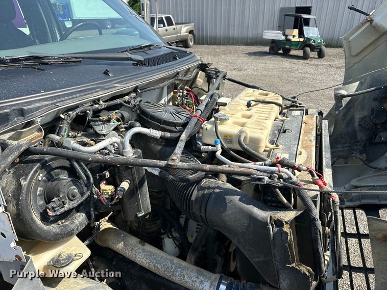 image for item EG1627 2003 Ford F750 Super Duty fuel / lube truck