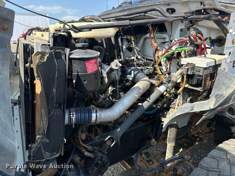 image for item EG1627 2003 Ford F750 Super Duty fuel / lube truck