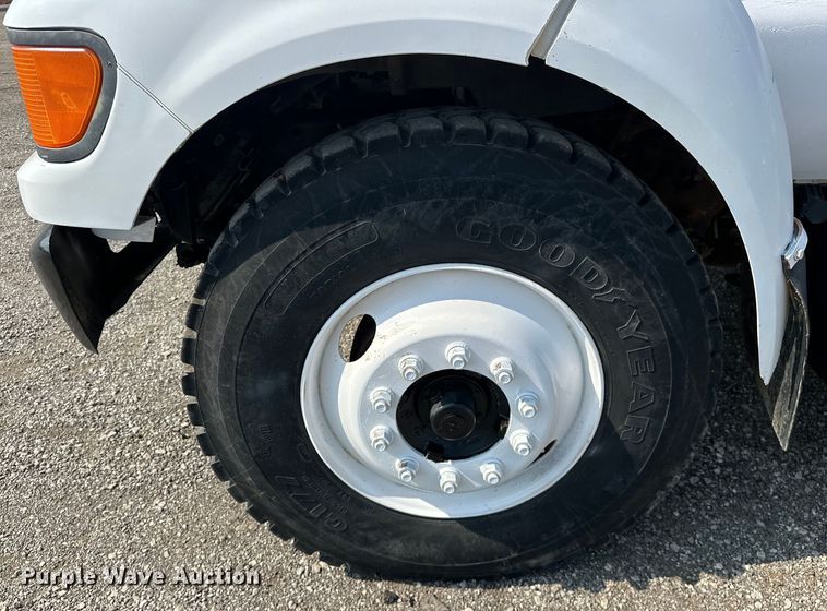 image for item EG1627 2003 Ford F750 Super Duty fuel / lube truck