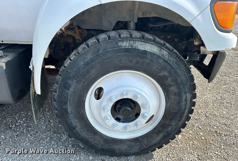 image for item EG1627 2003 Ford F750 Super Duty fuel / lube truck