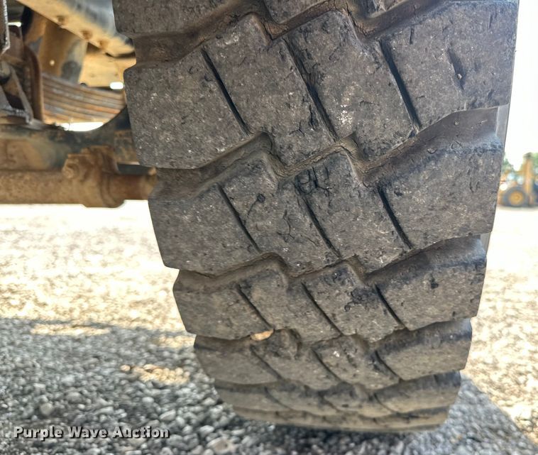 image for item EG1627 2003 Ford F750 Super Duty fuel / lube truck