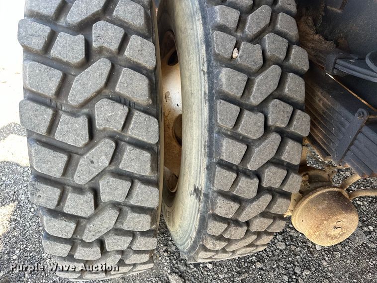 image for item EG1627 2003 Ford F750 Super Duty fuel / lube truck