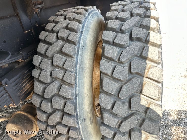 image for item EG1627 2003 Ford F750 Super Duty fuel / lube truck