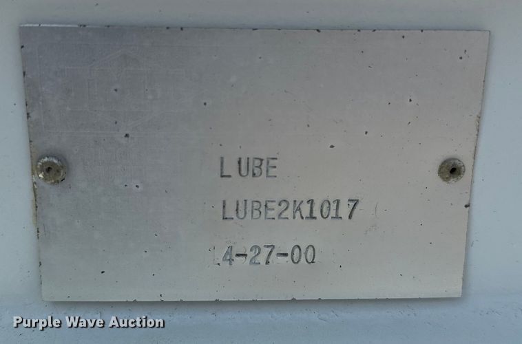 image for item EG1627 2003 Ford F750 Super Duty fuel / lube truck