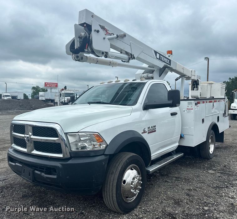 image for item EG1637 2015 Dodge Ram 5500HD bucket truck