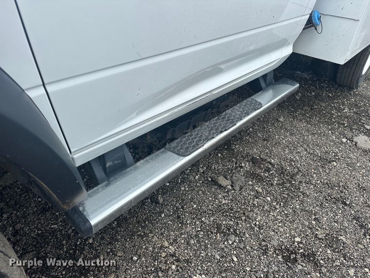 image for item EG1637 2015 Dodge Ram 5500HD bucket truck