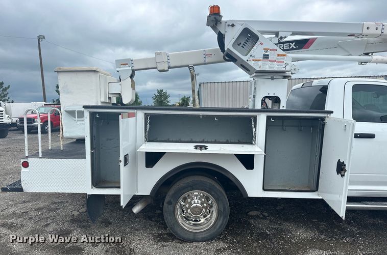 image for item EG1637 2015 Dodge Ram 5500HD bucket truck