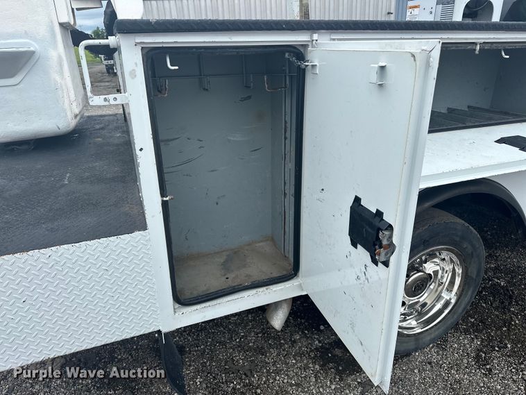 image for item EG1637 2015 Dodge Ram 5500HD bucket truck