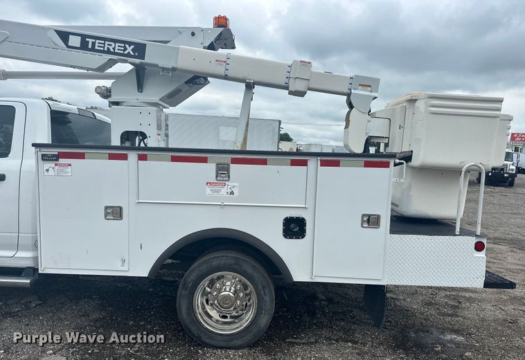image for item EG1637 2015 Dodge Ram 5500HD bucket truck