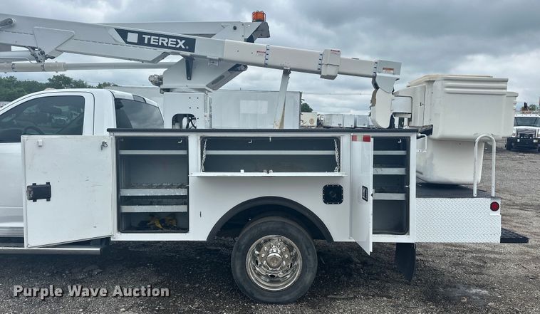 image for item EG1637 2015 Dodge Ram 5500HD bucket truck
