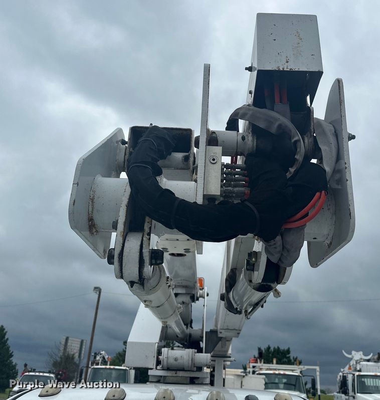 image for item EG1637 2015 Dodge Ram 5500HD bucket truck