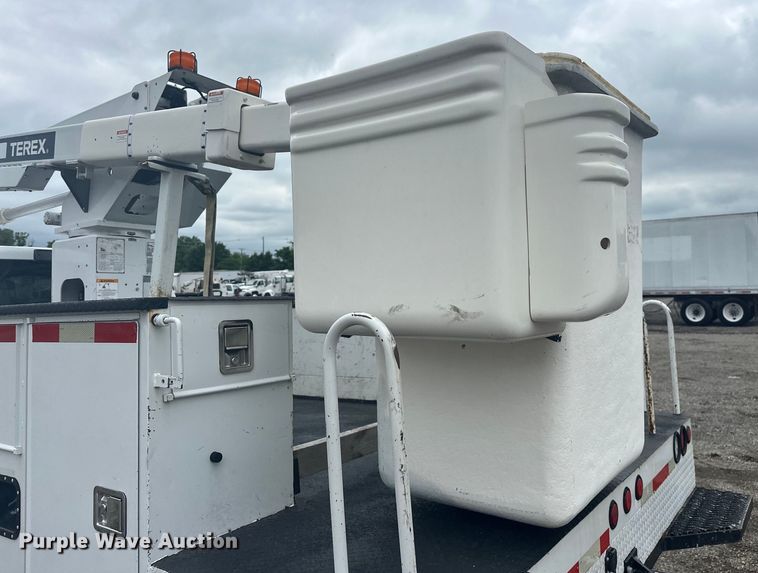 image for item EG1637 2015 Dodge Ram 5500HD bucket truck