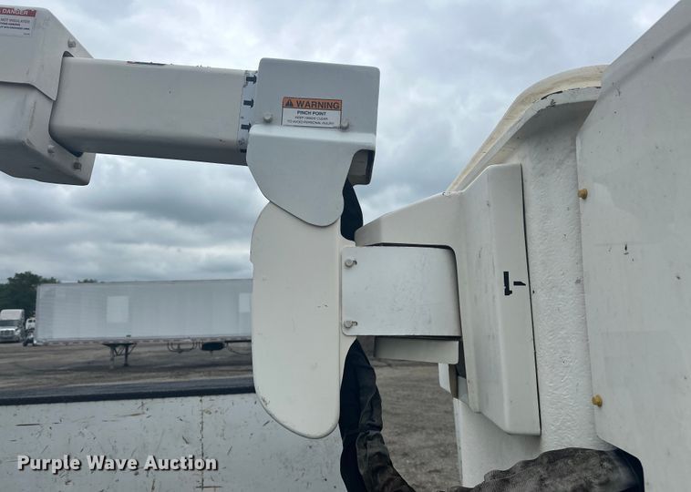 image for item EG1637 2015 Dodge Ram 5500HD bucket truck