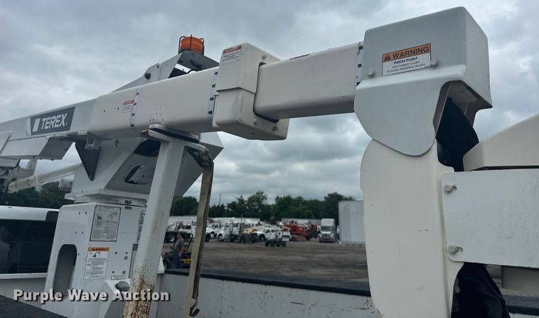 image for item EG1637 2015 Dodge Ram 5500HD bucket truck