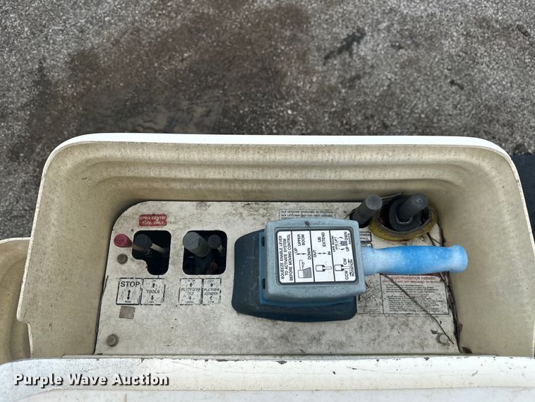 image for item EG1637 2015 Dodge Ram 5500HD bucket truck