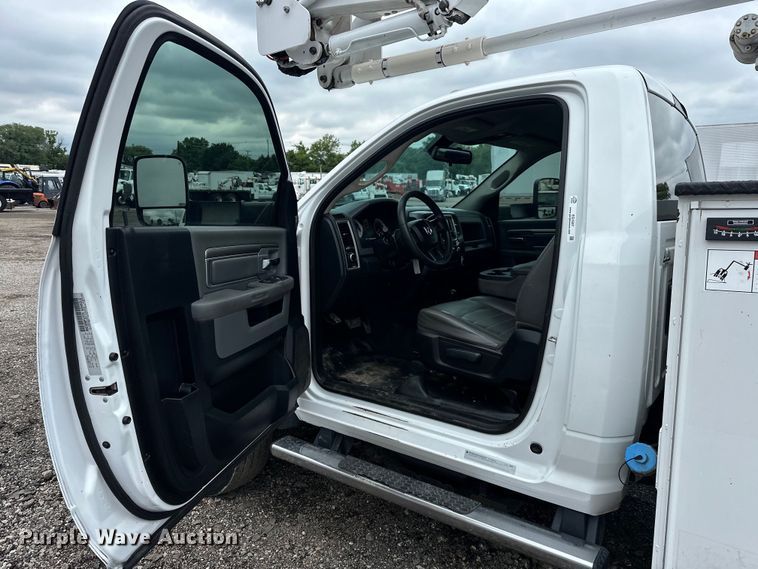 image for item EG1637 2015 Dodge Ram 5500HD bucket truck