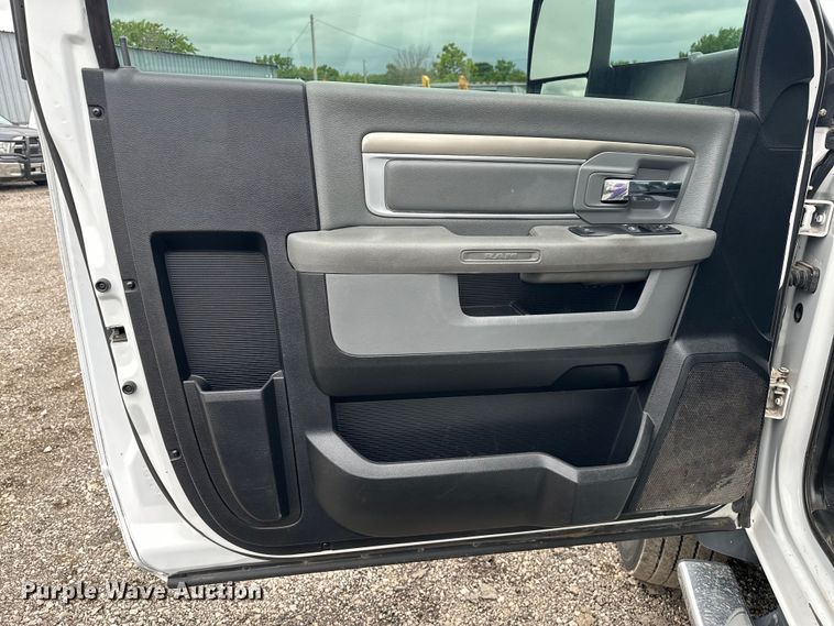 image for item EG1637 2015 Dodge Ram 5500HD bucket truck