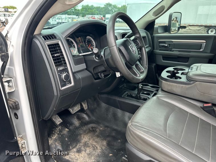 image for item EG1637 2015 Dodge Ram 5500HD bucket truck