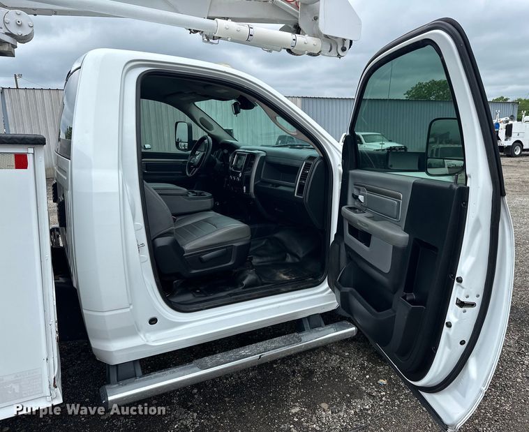 image for item EG1637 2015 Dodge Ram 5500HD bucket truck