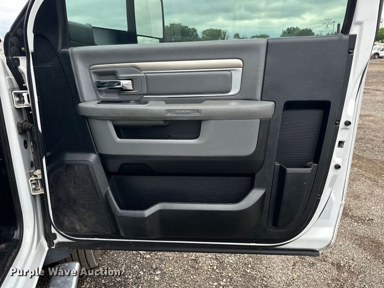 image for item EG1637 2015 Dodge Ram 5500HD bucket truck